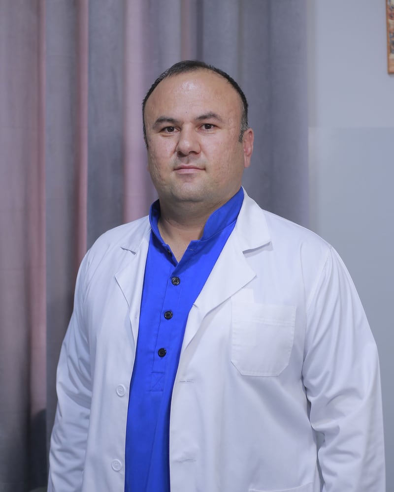 Do‘stov Nodirbek Halimovich — urolog, endourolog, «Ulug'bek Ultramed» klinikasi
