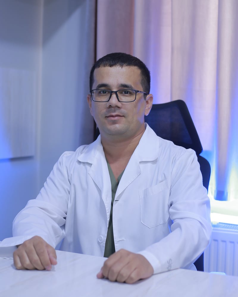 Muminov Voxidjon Raximovich — endoskopist shifokor, «Ulug'bek Ultramed» klinikasi