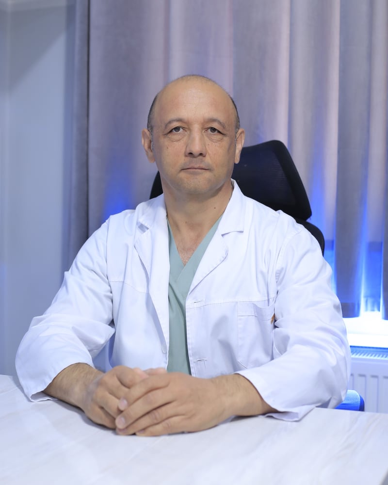 Sharipov Ulug‘bek Bafoyevich — UZI shifokori, umumiy xirurg, «Ulug'bek Ultramed» klinikasi